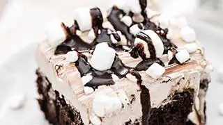 hot chocolate poke cake recipe