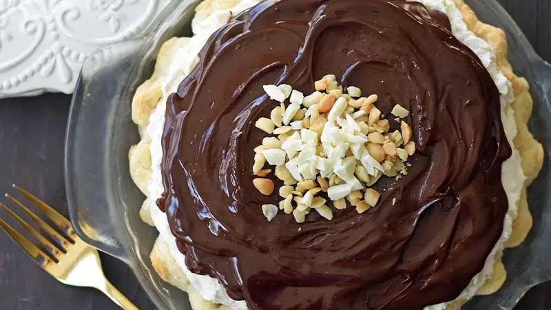 Chocolate Cream Pie With Macadamia Nuts |