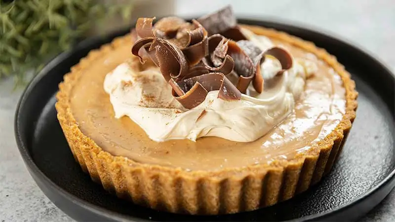 English Chocolate Cream Pie with Caramelized Bananas |