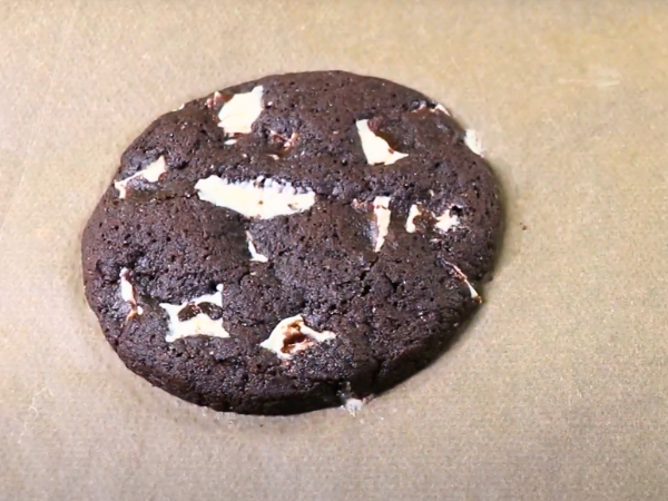 Allow the cookie to rest on the plate until fully cooled and set before moving or eating.