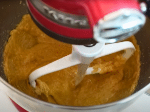 Step 3. In a separate small bowl, whisk together the egg and vanilla extract.